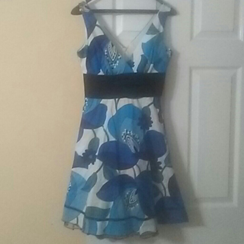 Speechless size 3 white dress with blue flowers